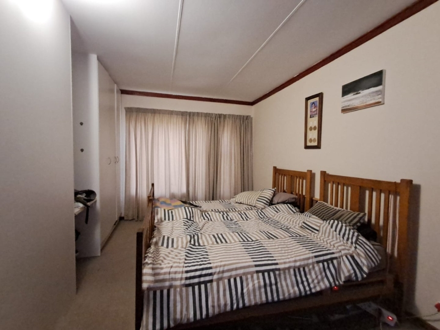 5 Bedroom Property for Sale in Langenhovenpark Free State